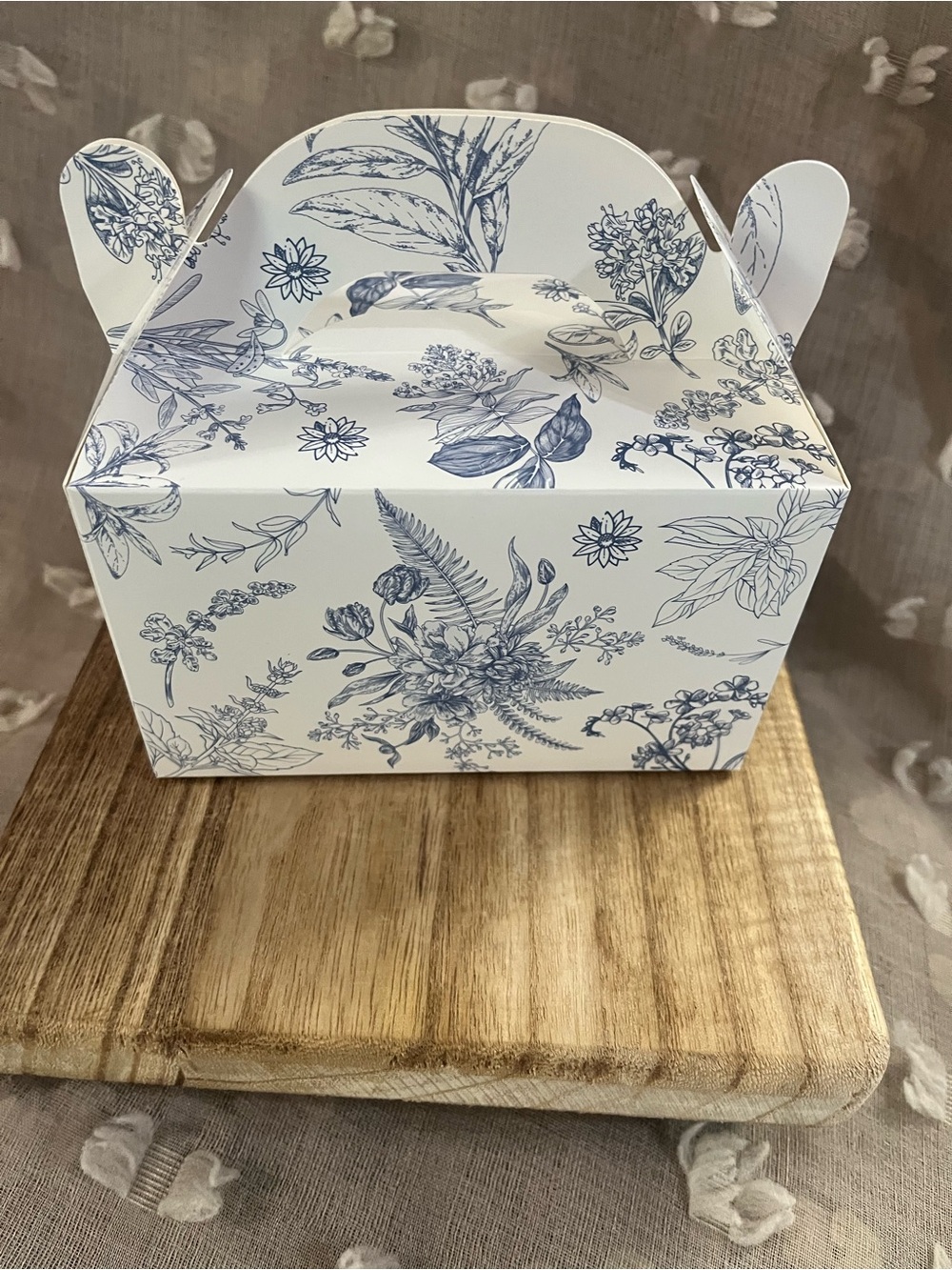 10 Blue & White Floral Gift Box